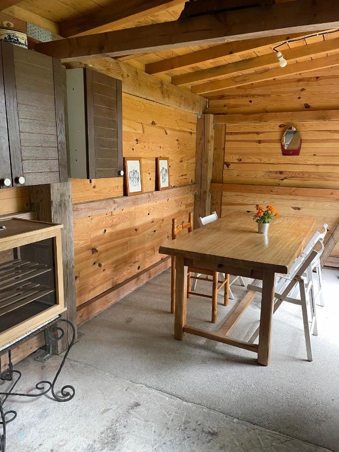 Les Cabanes Du Vigne Molandier Bagian luar foto